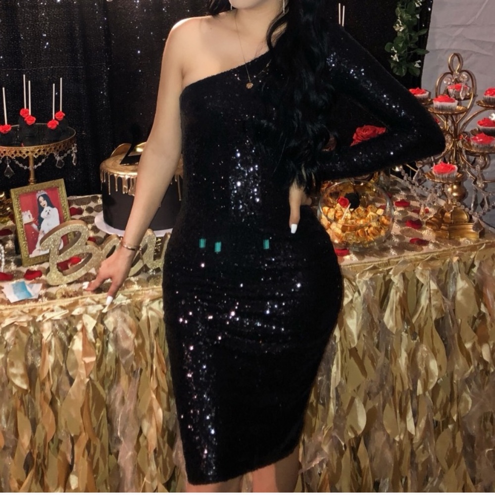 BALCK OFF THE SHOULDER DRESS